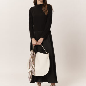 LANGES KLEID AUS SATIN |