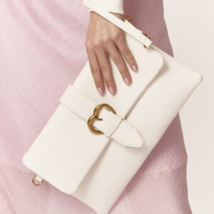 nocode11-61479 HEART BUCKLE CLUTCH BAG |