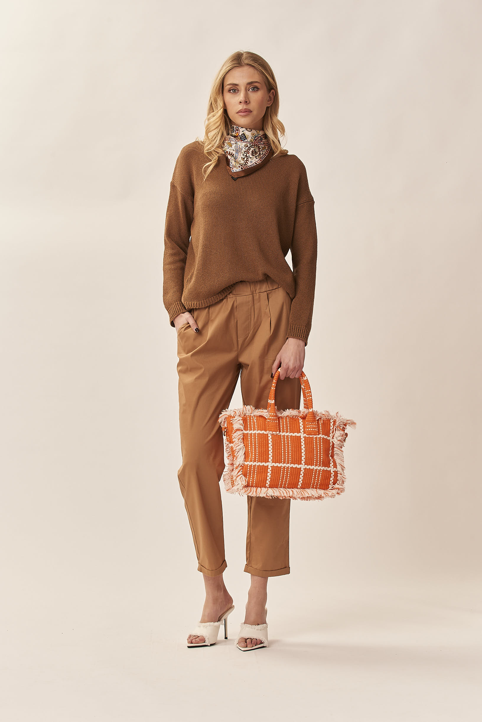 TROUSERS WITH ELASTIC AND PLEATS IN LIGHT POPLIN
