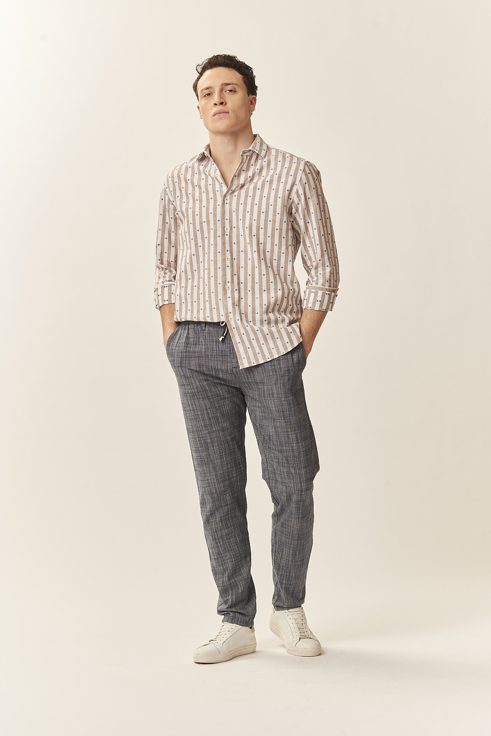 TROUSERS WITH LACE