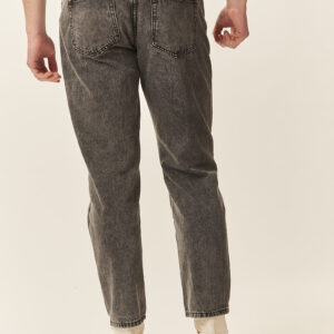 GU147-LOOSE-FIT-HOSE-SCHWARZ-812 JEANS MIT LOCKERER PASSFORM |