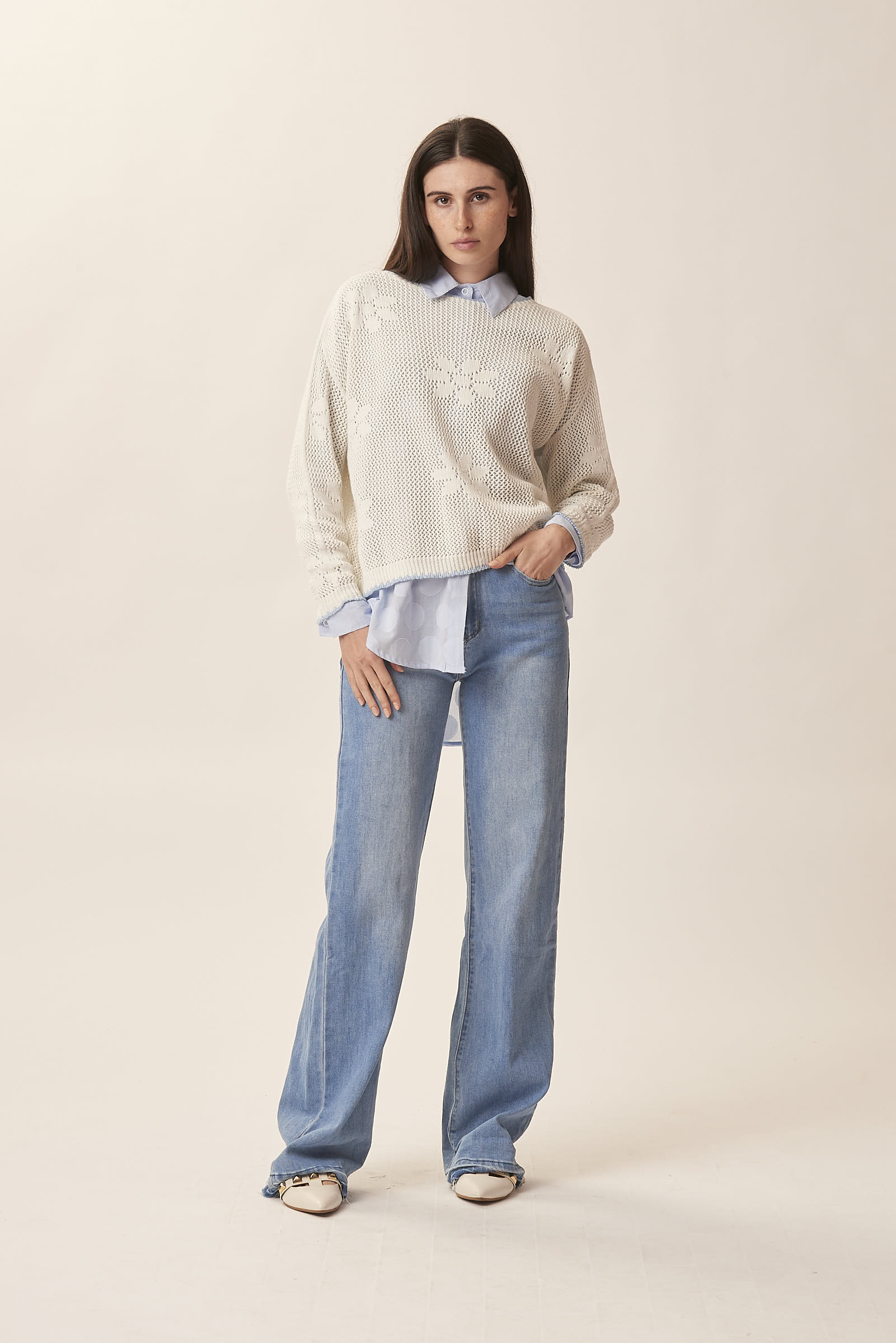 STRAIGHT DENIM WITH FRINGE ON THE BOTTOM