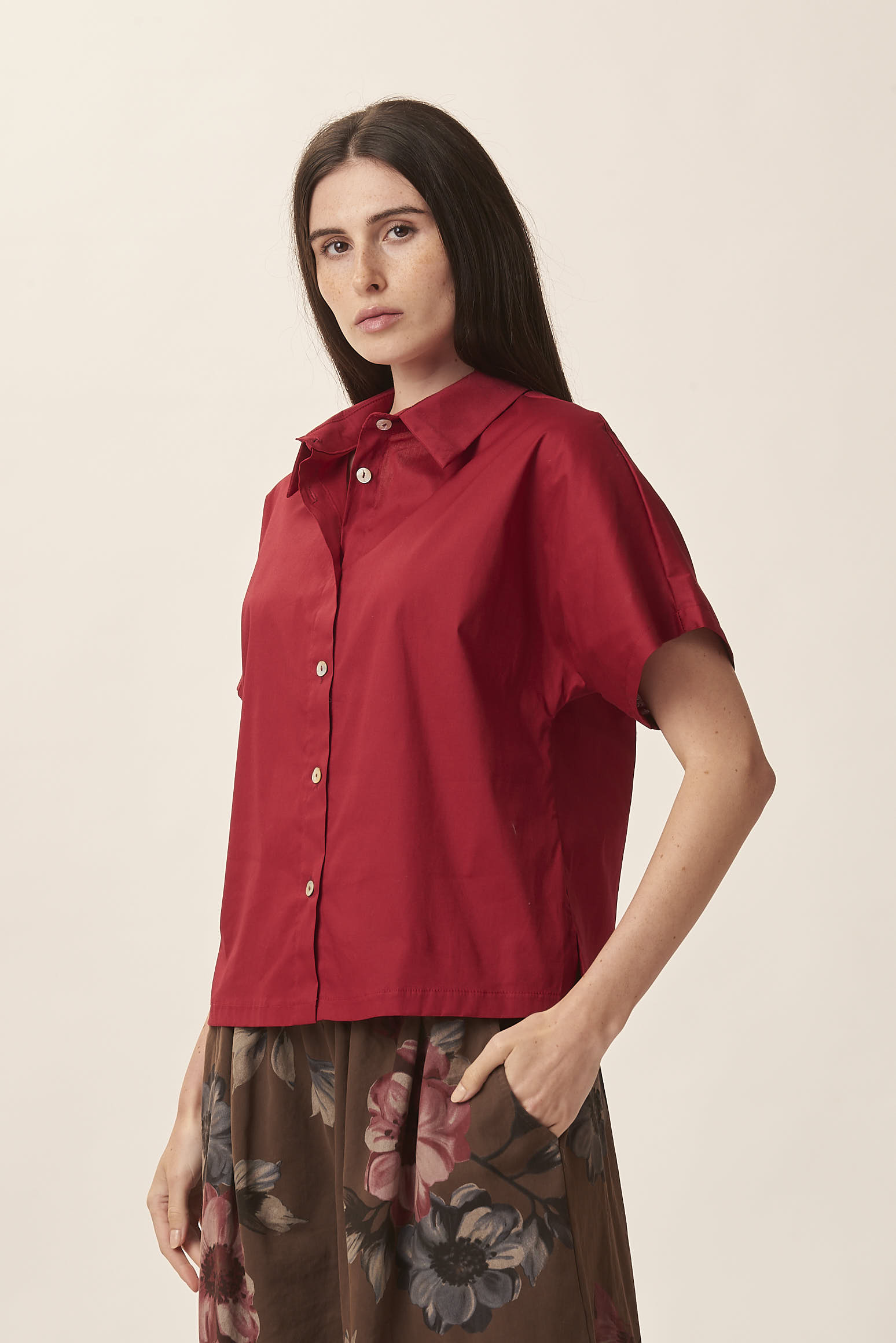 SHORT-SLEEVED SHIRT IN LIGHT COTTON