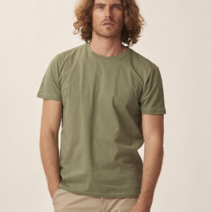 BASIC-T-SHIRT MIT RUNDHALSAUSSCHNITT |