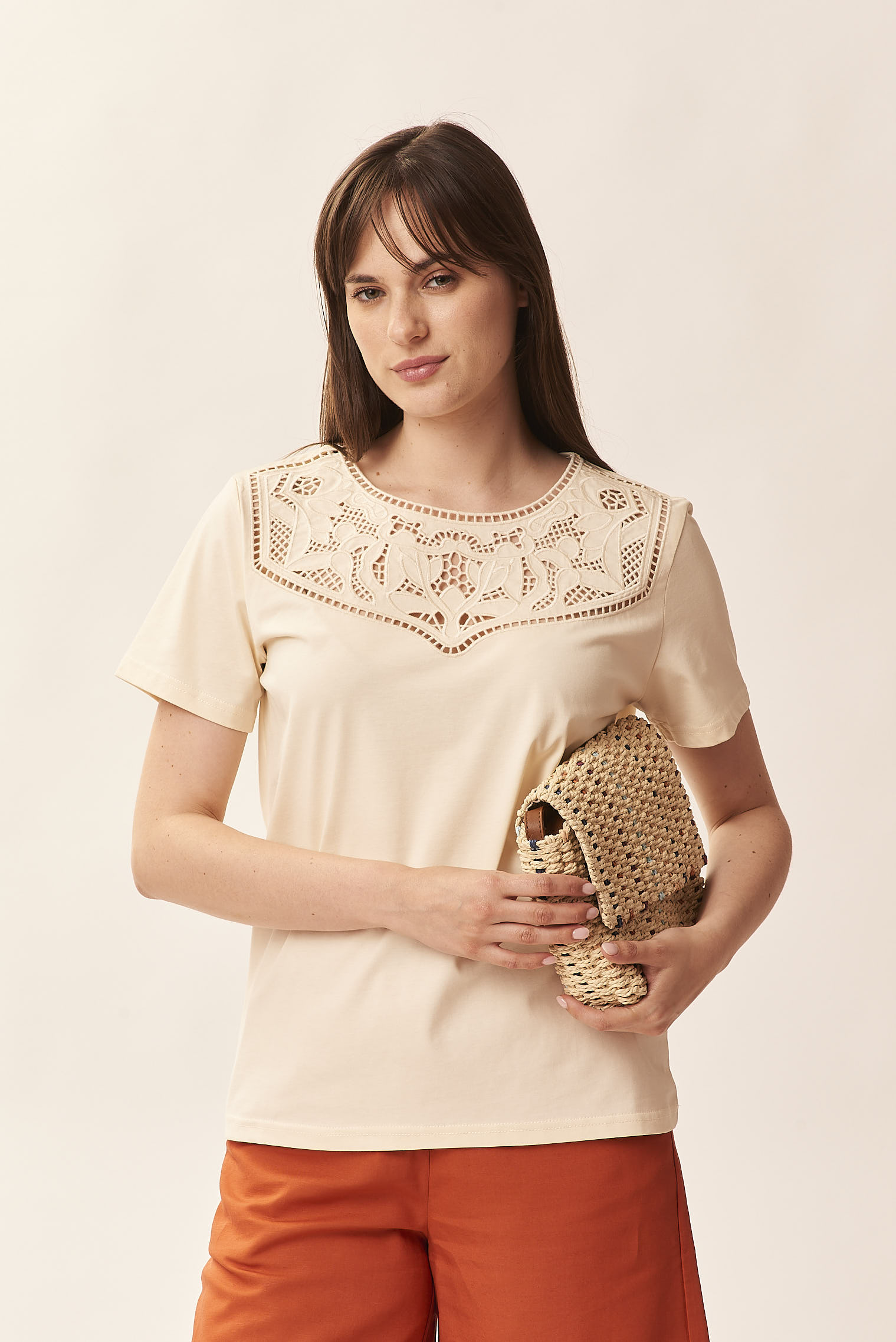 T-SHIRT MIT STICKEREI