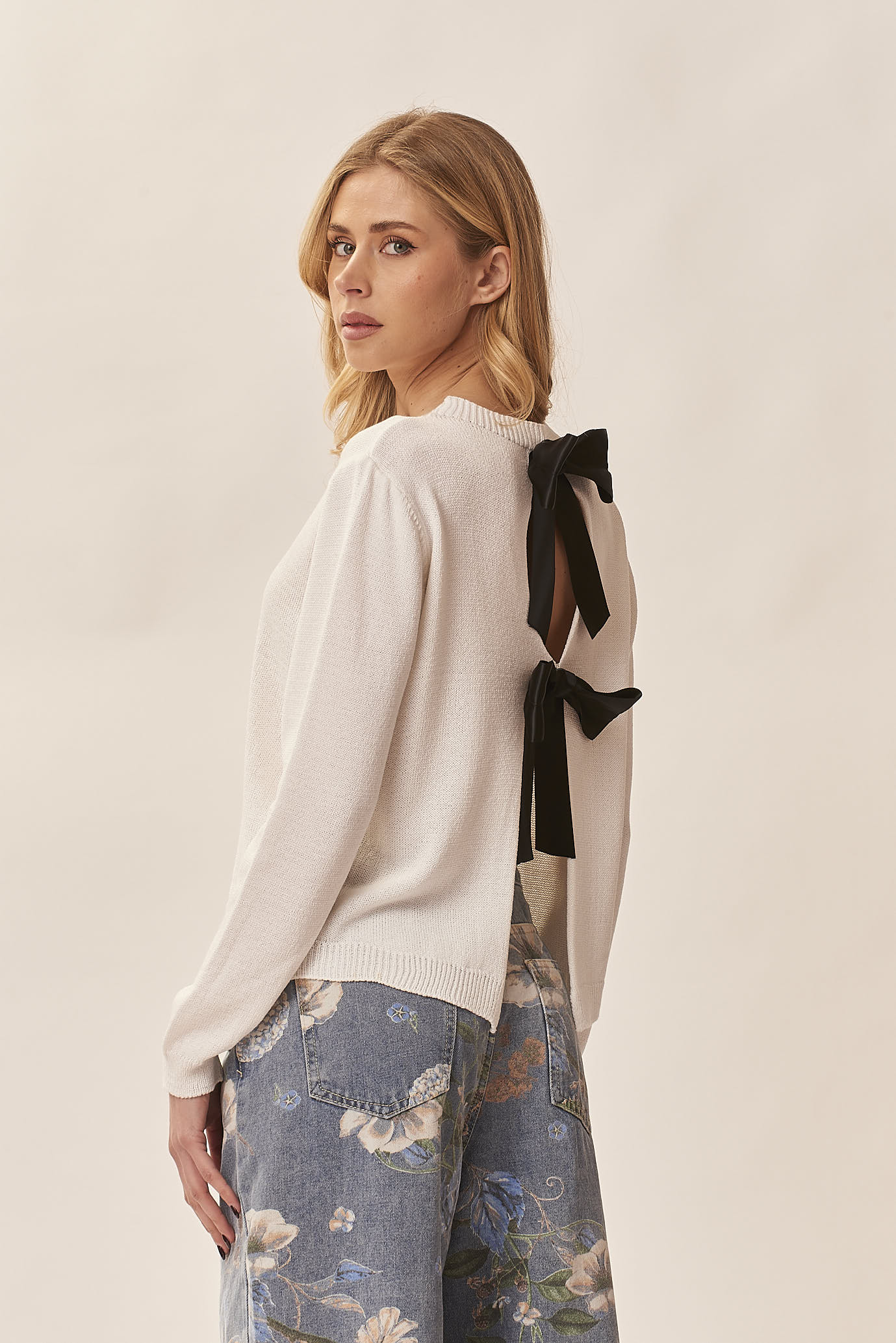 GD246-knit-satin-bow-on-back-white-7 SWEATER WITH SATIN BOWS |