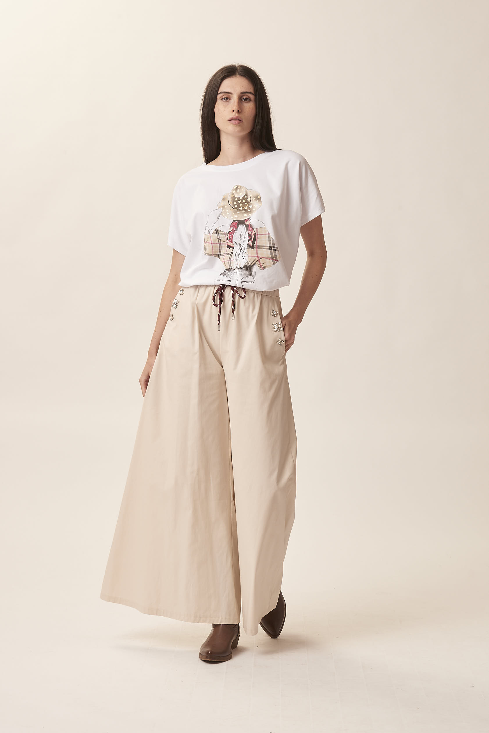 GD370-PANTALONI-CON-COULISSE-E-STRASS-BEIGE-17 TROUSERS WITH DRAWSTRING AND RHINESTONES |
