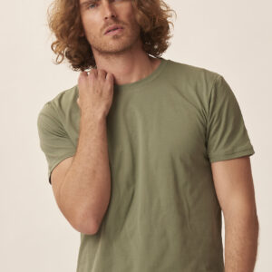 BASIC-T-SHIRT MIT RUNDHALSAUSSCHNITT |