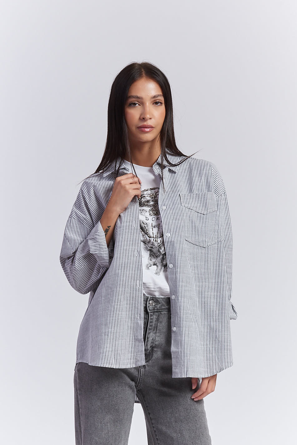 OVERSIZED SHIRT WITH A STICK