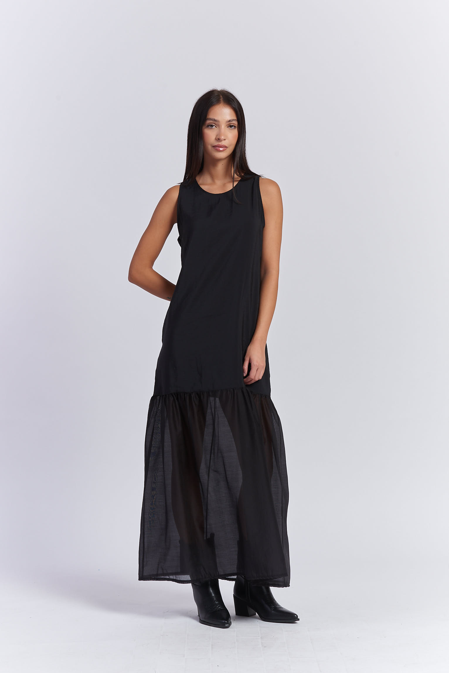 LONG SLEEVELESS FLUID DRESS