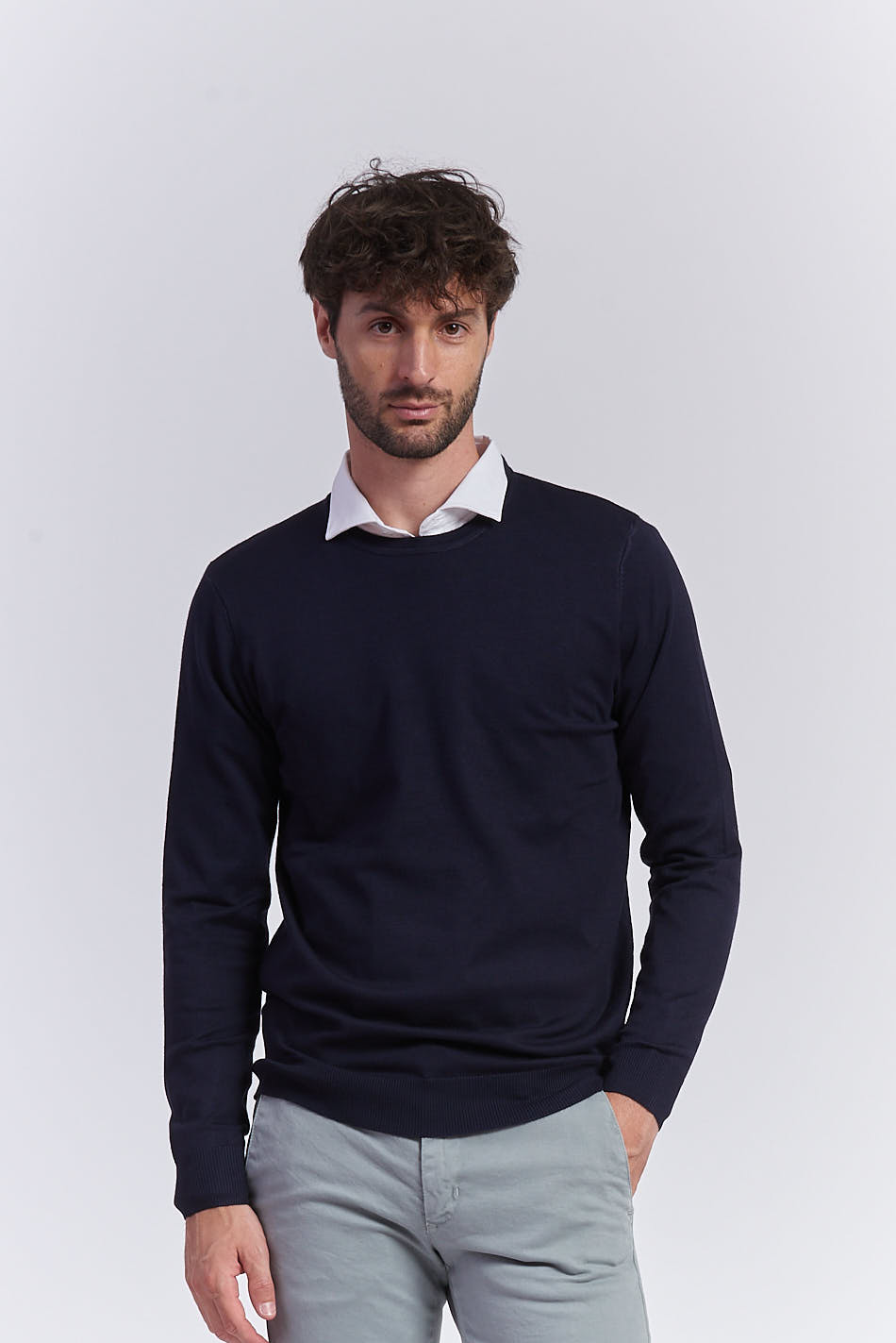 PULLOVER AUS VISKOSE MIT RUNDHALSAUSSCHNITT