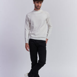 JEANS MIT SCHMALER PASSFORM |