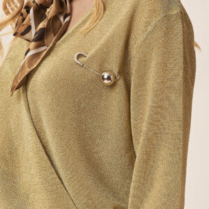LUREX PULLOVER MIT BROSCHE |