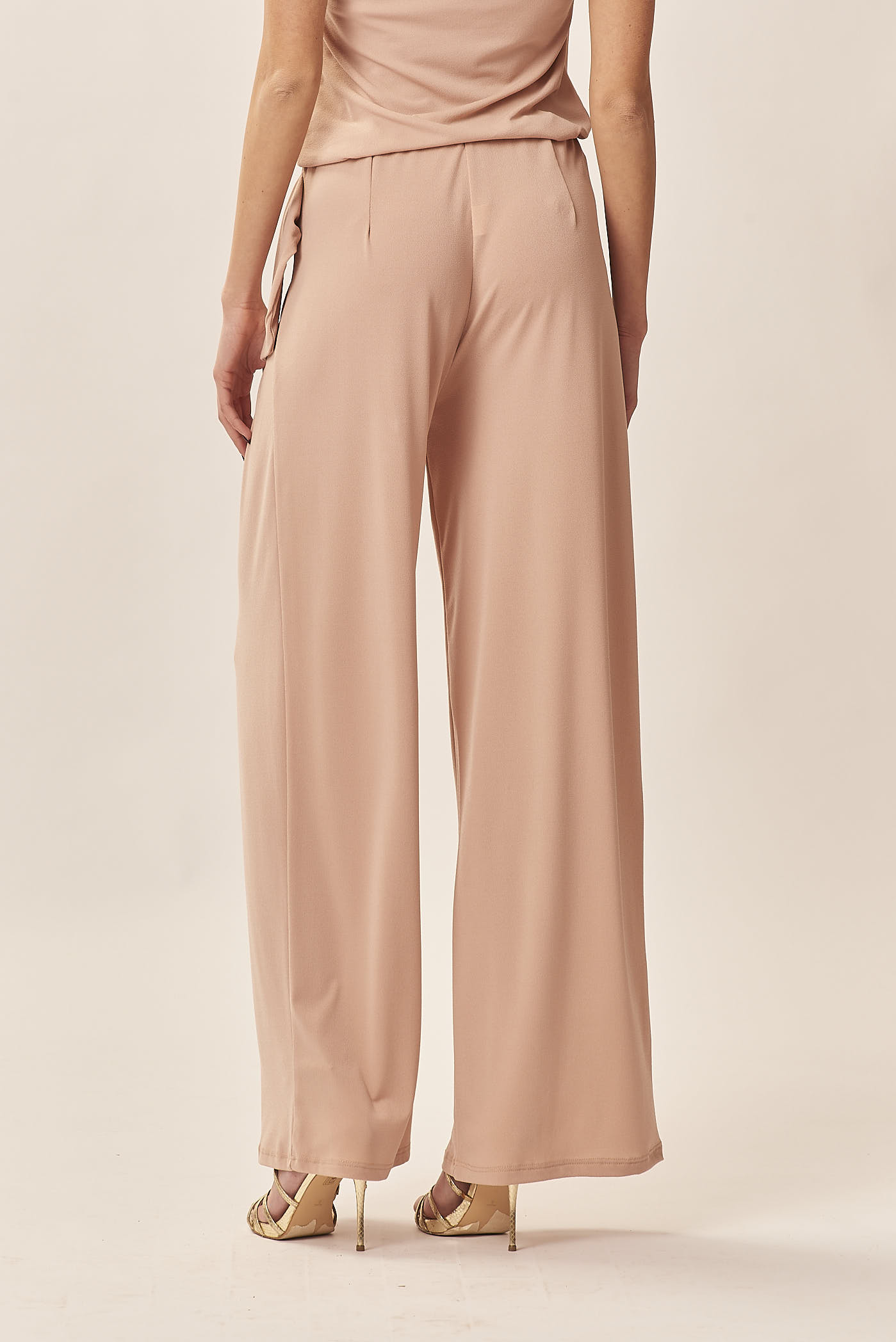 FLUID TROUSERS WITH DETAIL ON THE SIDE |