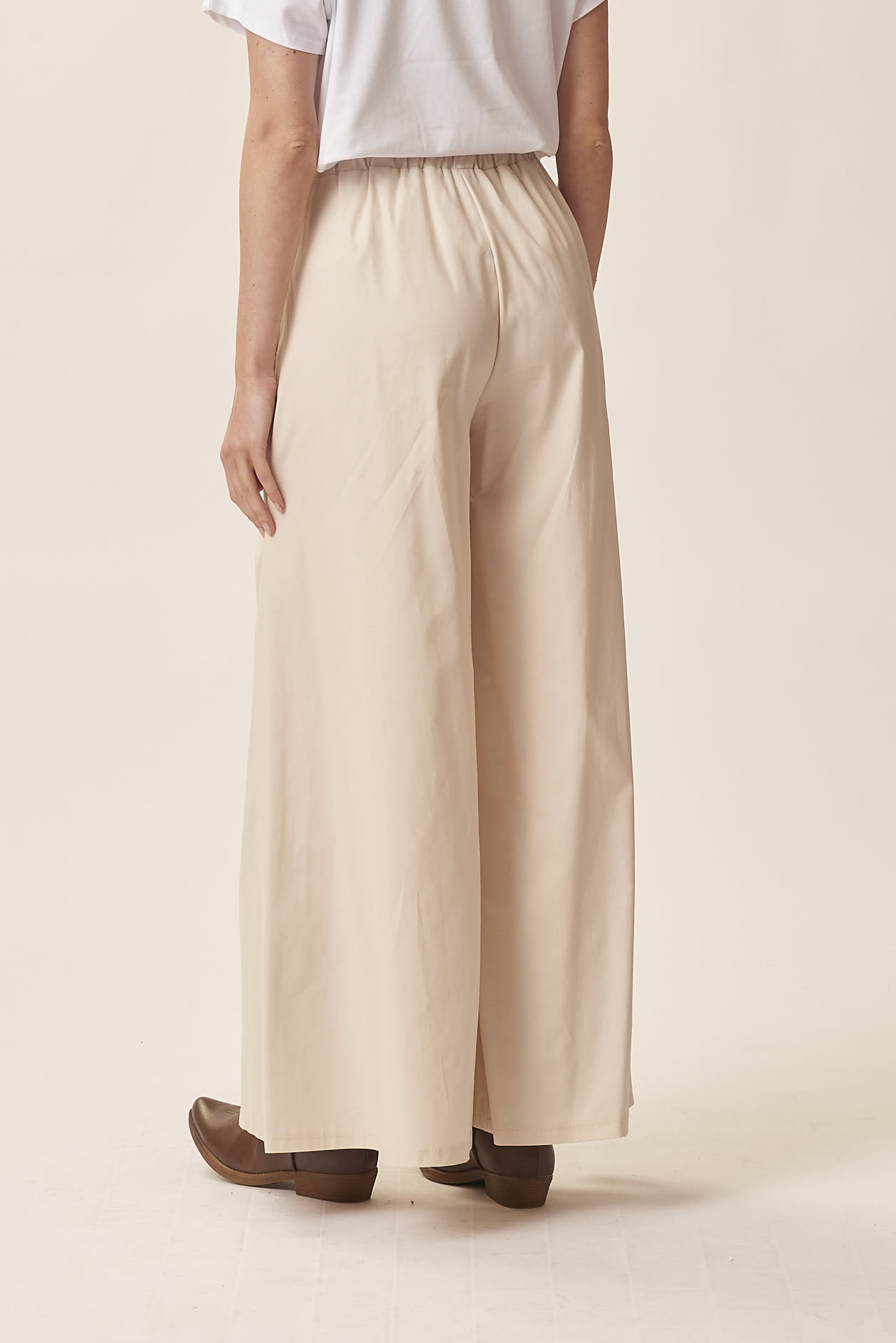 GD370-PANTALONI-CON-COULISSE-E-STRASS-BEIGE-1 TROUSERS WITH DRAWSTRING AND RHINESTONES |