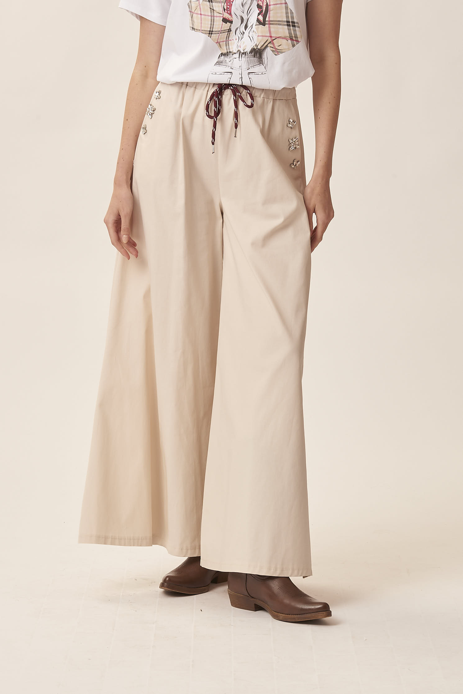 GD370-PANTALONI-CON-COULISSE-E-STRASS-BEIGE-22 TROUSERS WITH DRAWSTRING AND RHINESTONES |