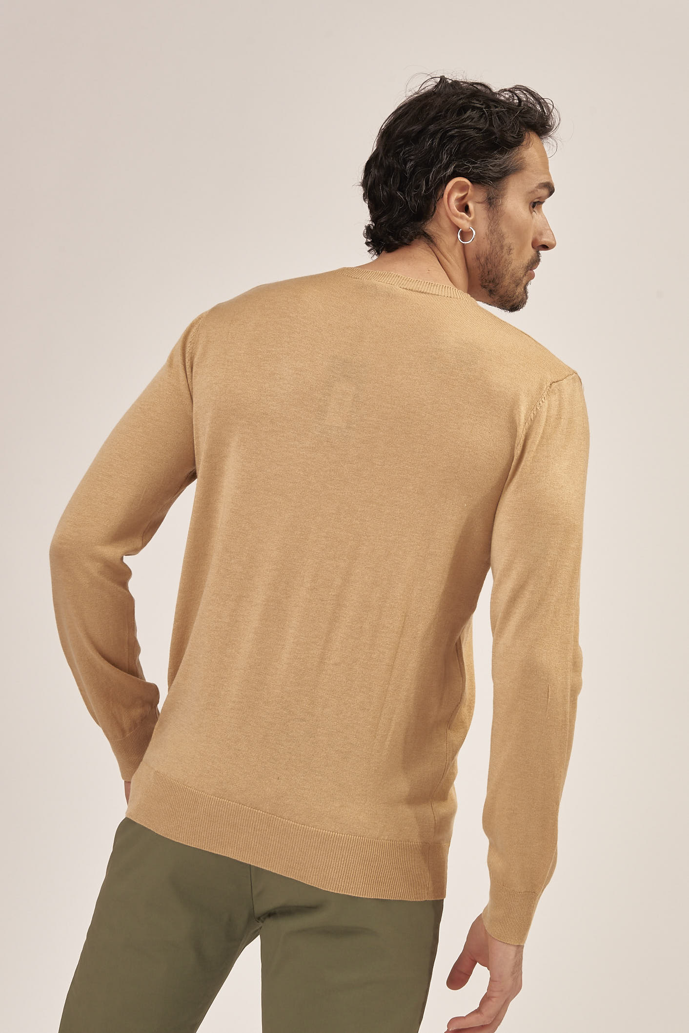 GU061-GIRO-ML-T.UNITA-SILK-BLEND-KAKI-277-4 BASIC SOLID COLOR SILK BLEND SWEATER |
