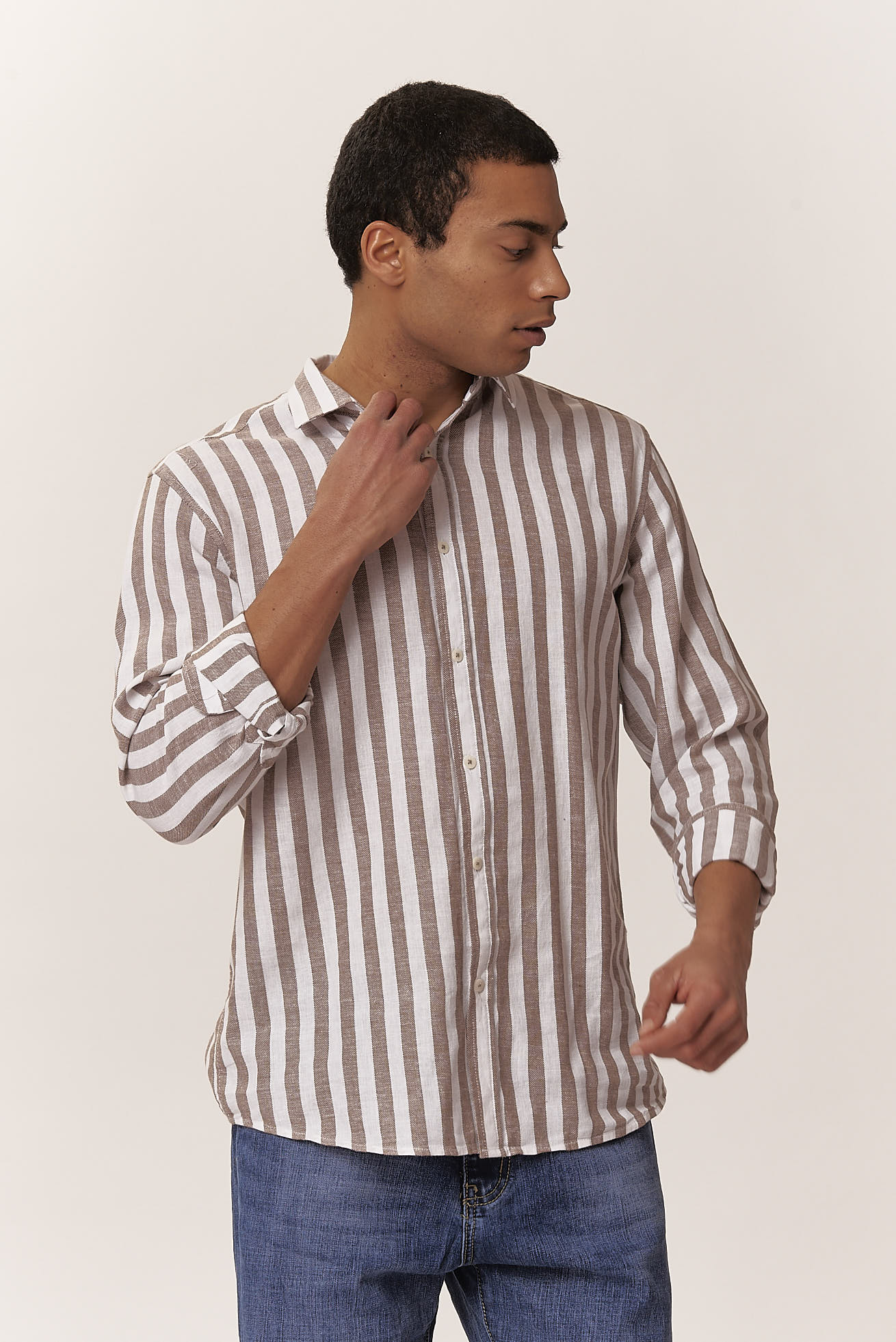 GU067-CAMICIA-TAILORED-M.LINO-RIGA-LARGA-MARRONE-494 LOOSE-STRIPED LINEN SHIRT |