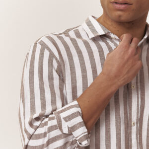 GU067-CAMICIA-TAILORED-M.LINO-RIGA-LARGA-MARRONE-495 LOOSE-STRIPED LINEN SHIRT |