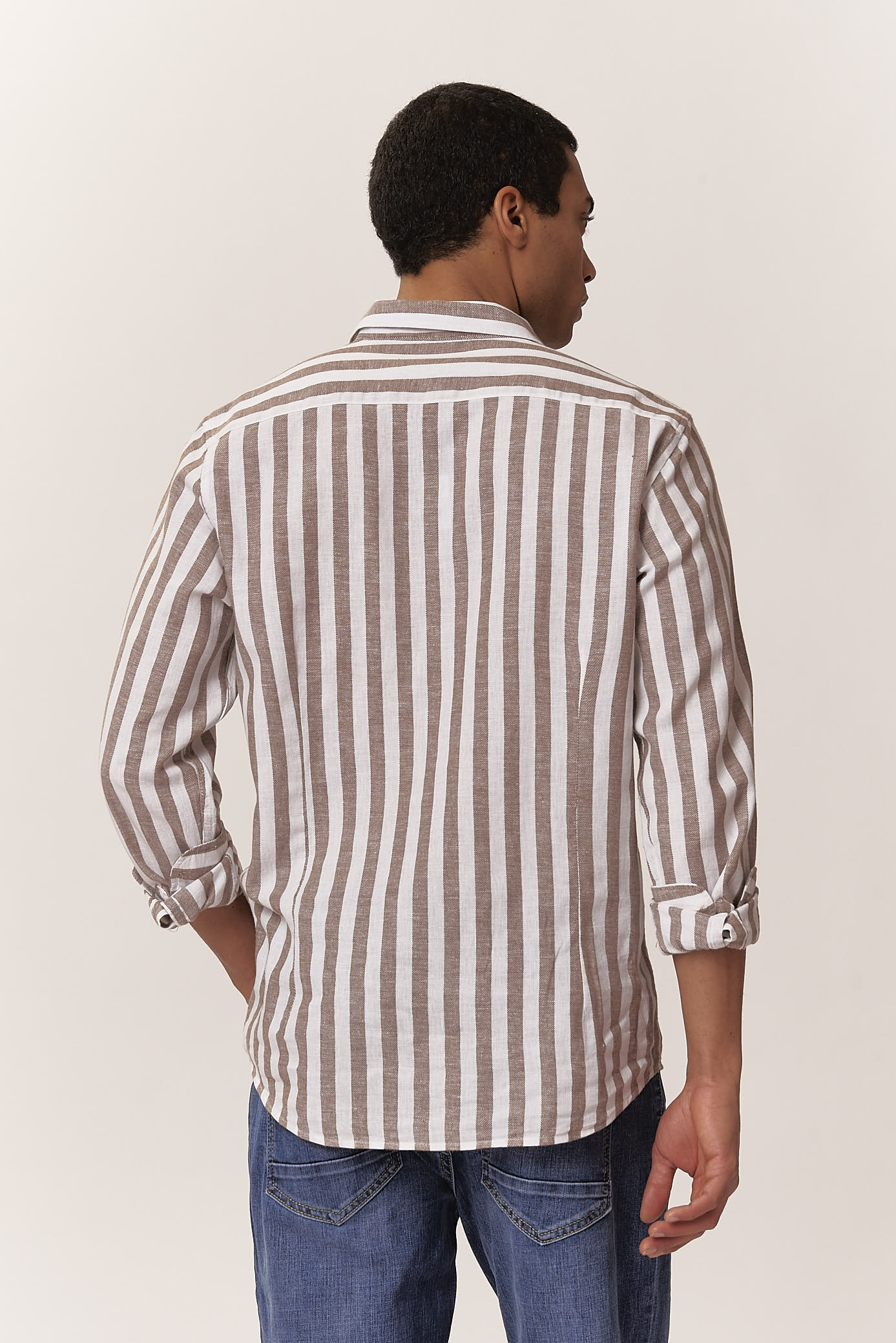 GU067-CAMICIA-TAILORED-M.LINO-RIGA-LARGA-MARRONE-498-1 LOOSE-STRIPED LINEN SHIRT |