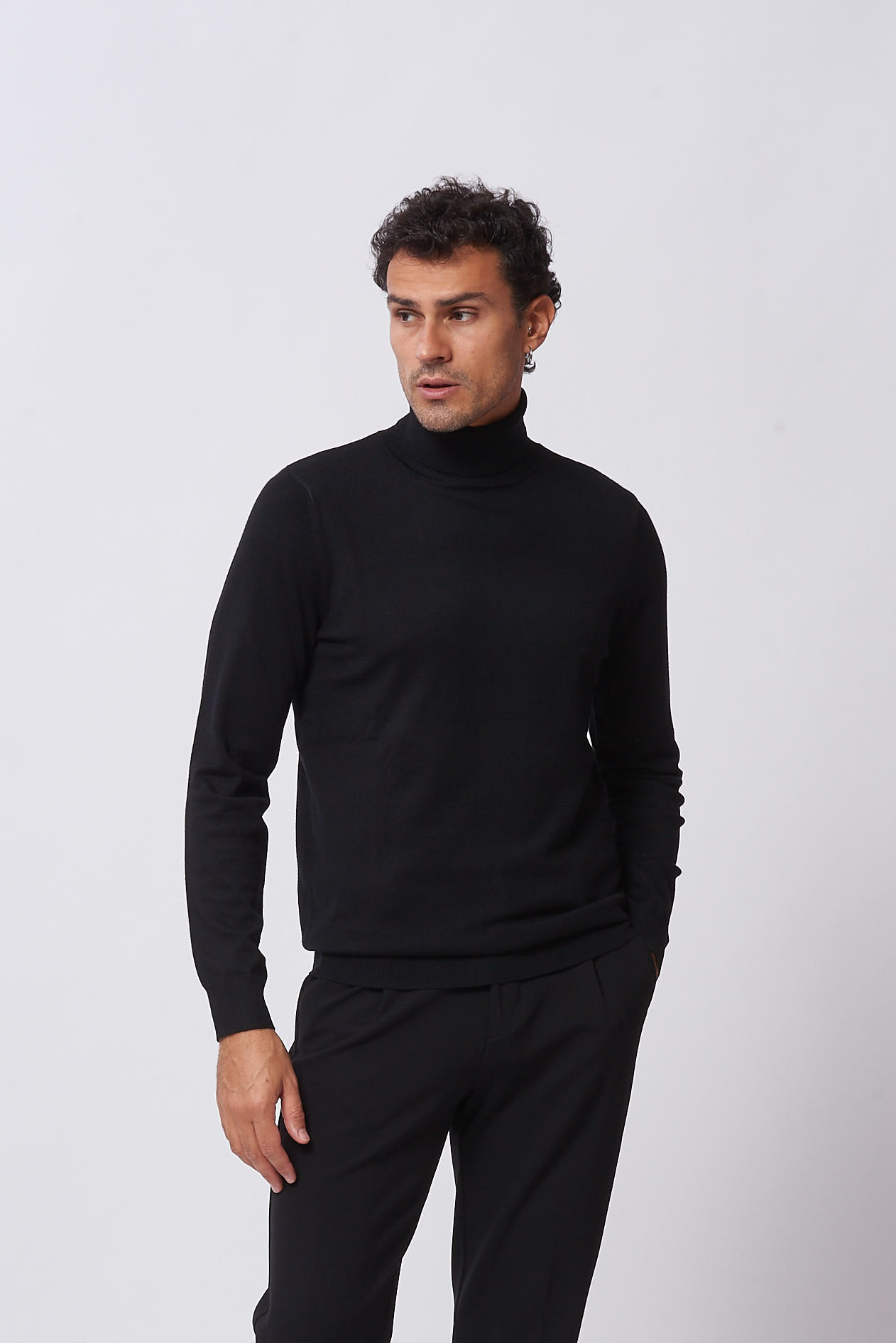 BASIC TURTLENECK