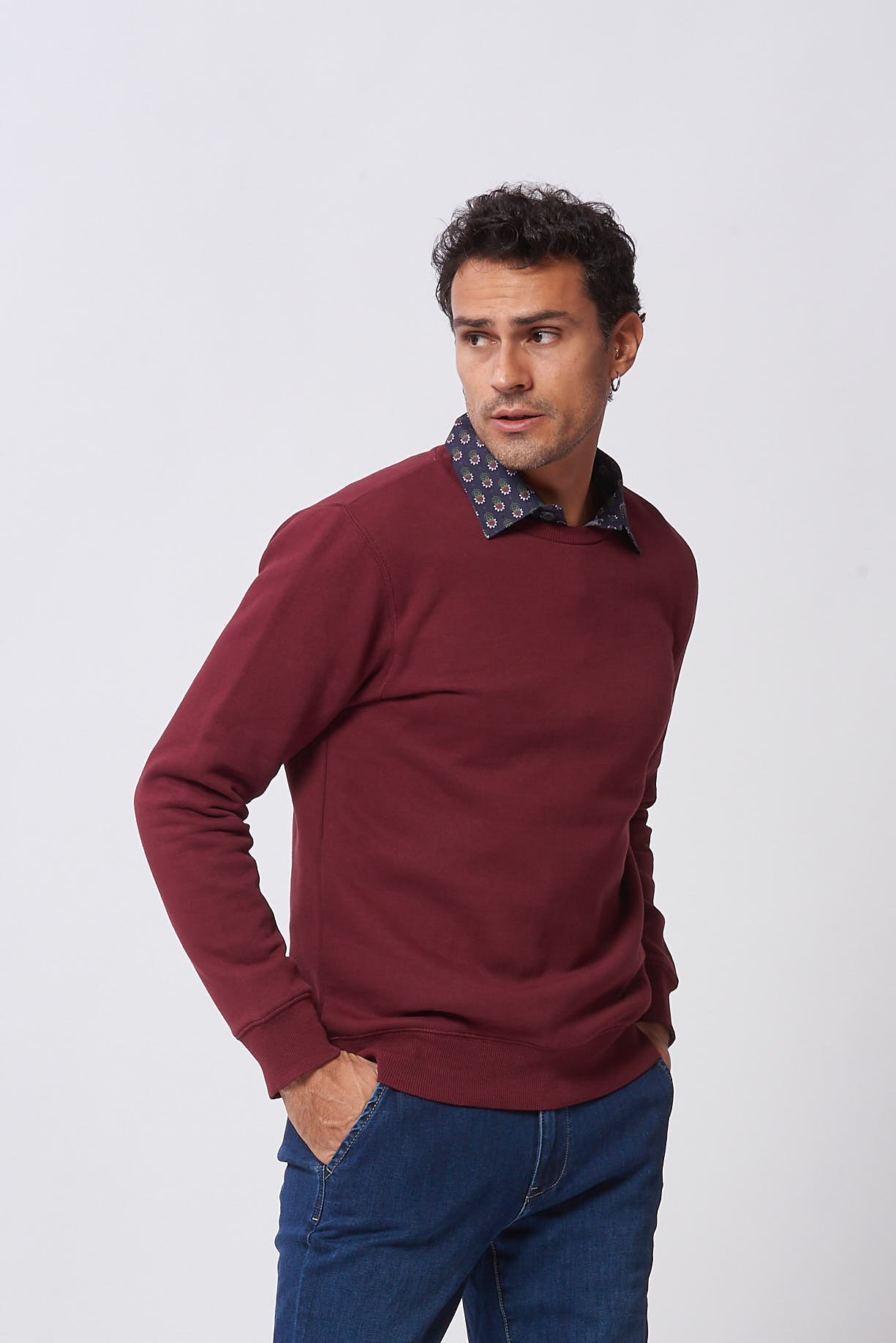BASIC CREWNECK SWEATSHIRT