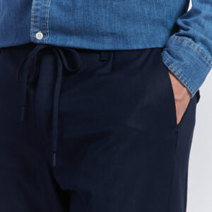HOSE MIT BUNDFALTEN |