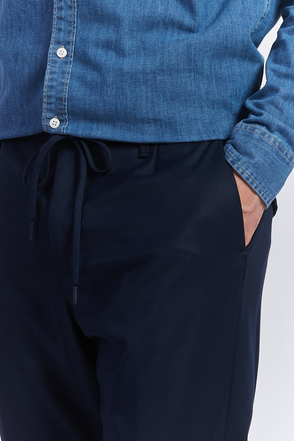 HOSE MIT BUNDFALTEN |