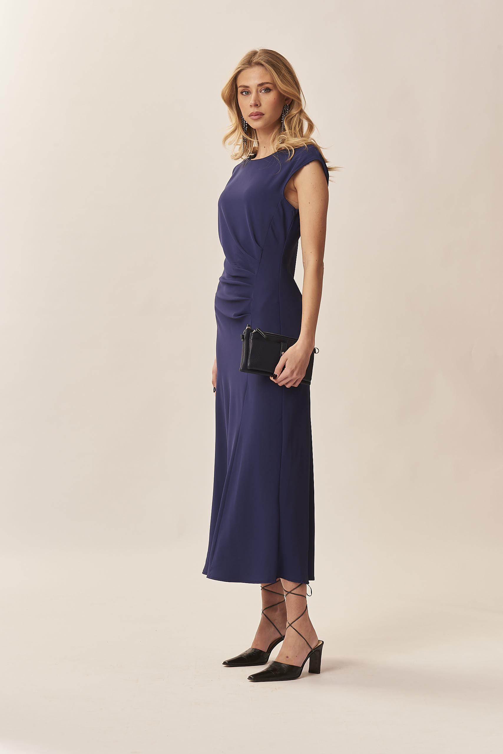 SLEEVELESS DRESS DRAPED ON THE SIDE |