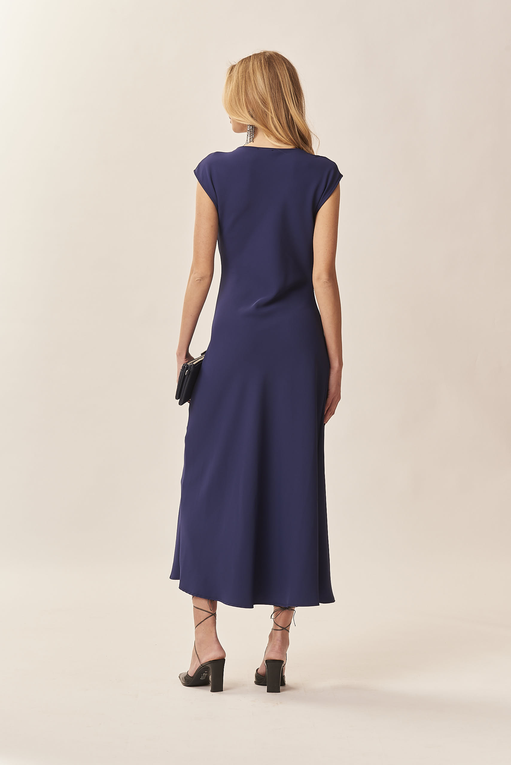 SLEEVELESS DRESS DRAPED ON THE SIDE |
