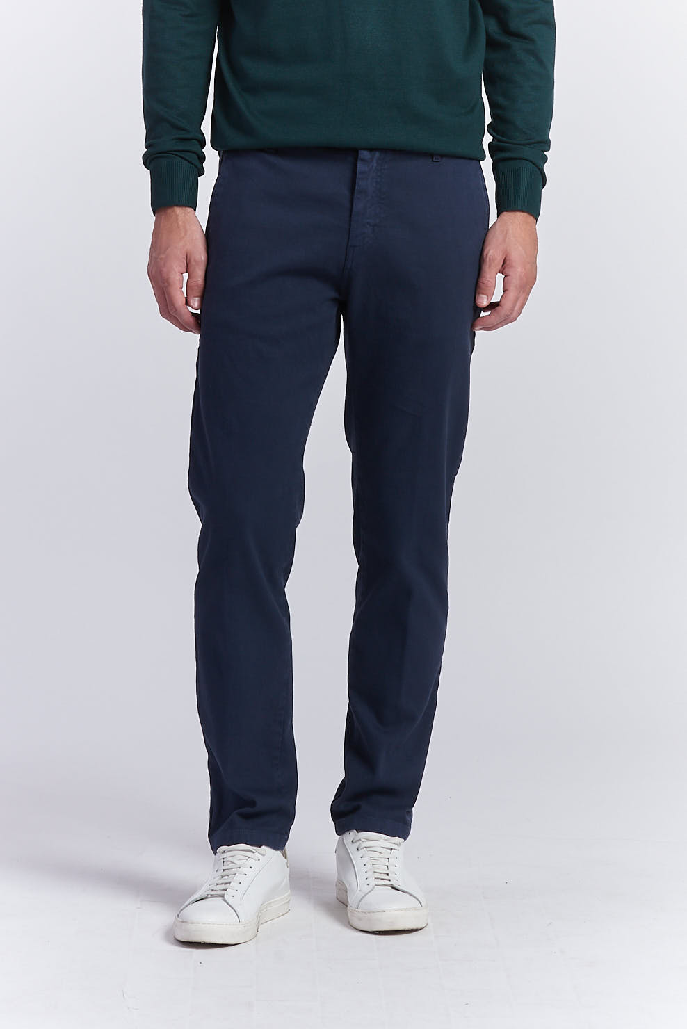 CHINOS MIT MIKROTEXTUR |