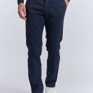 CHINOS MIT MIKROTEXTUR |