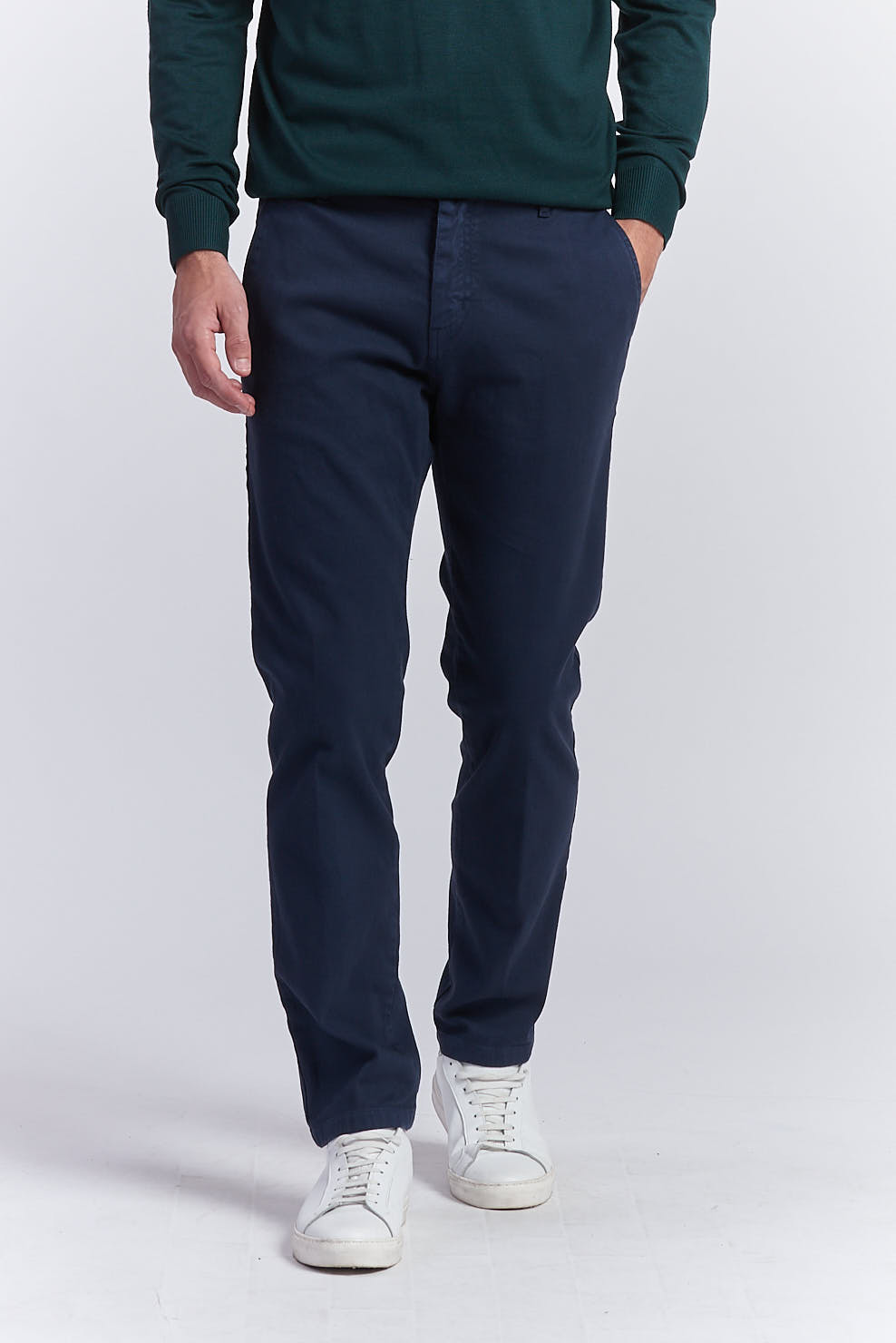 CHINOS MIT MIKROTEXTUR |