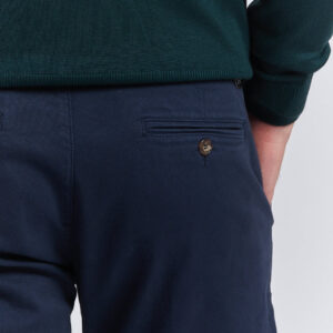CHINOS MIT MIKROTEXTUR |