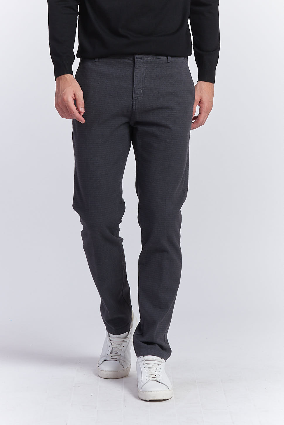 hu085_chino-micro-fantasia_grigio1-1 CHINOS MIT MIKROMUSTER |