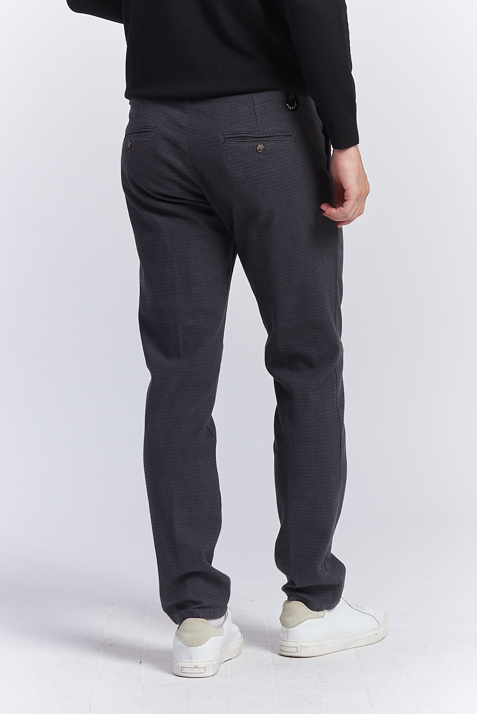 hu085_chino-micro-fantasia_grigio2-1 CHINOS MIT MIKROMUSTER |