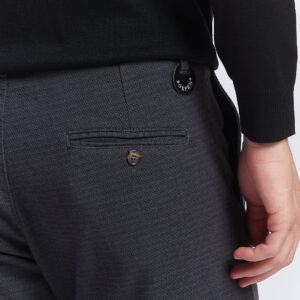hu085_chino-micro-fantasia_grigio3-1 CHINOS MIT MIKROMUSTER |