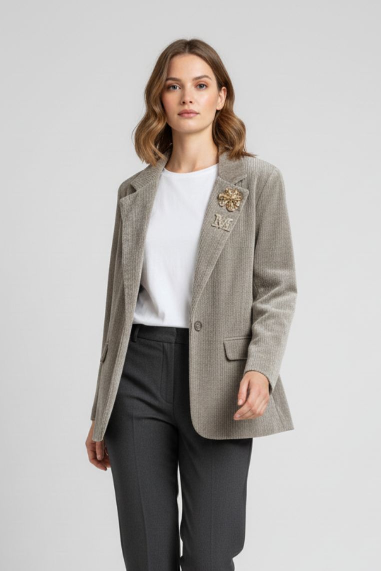 173-1 SAMTJACKE MIT BROSCHEN |