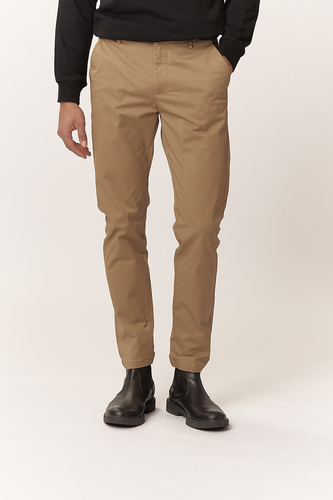 GU072-CHINO-GABARDINA-BASIC-KAKI-548-61 BASIC GABARDINE CHINOS |