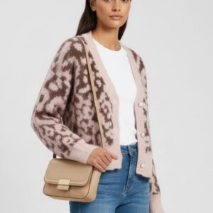 STRICKJACKE MIT ANIMALPRINT UND KNÖPFEN |