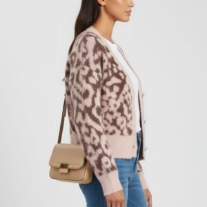 STRICKJACKE MIT ANIMALPRINT UND KNÖPFEN |