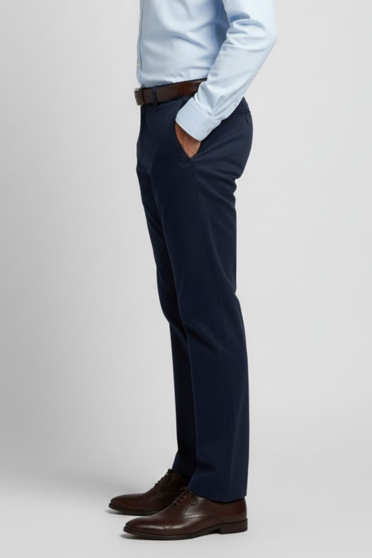 CHINOS MIT DIAGONALER WEBUNG |
