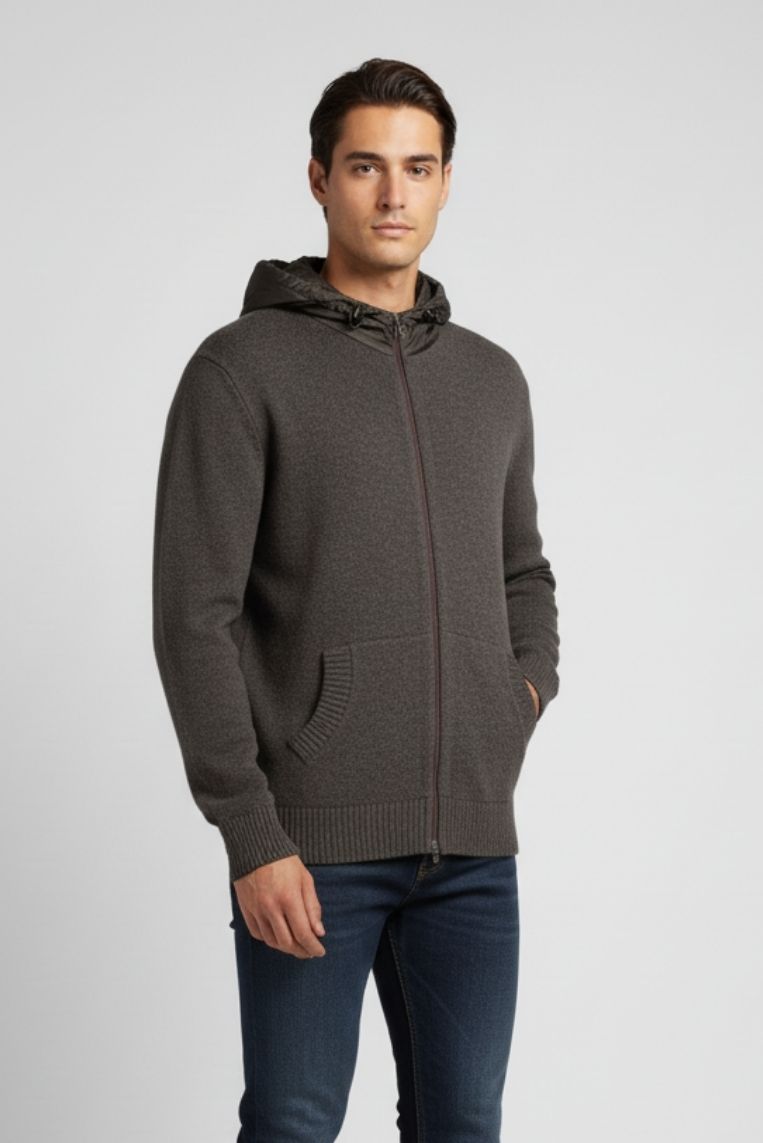 STRICKJACKE MIT KAPUZE