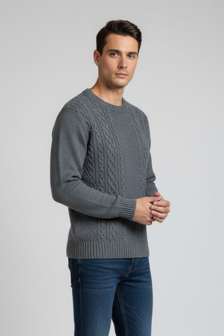 hu212-grigio1 MAGLIONE CON TRECCE |