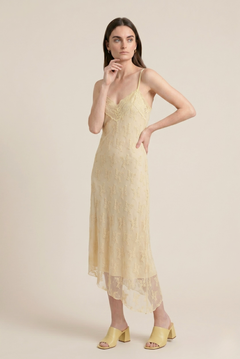 id284 giallo.png ABITO SPALLA STRETTA PIZZO |